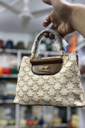 Hand carry ✨ China imported ✨ long straps ✨ 3 partition ✨ size 7*9 inches