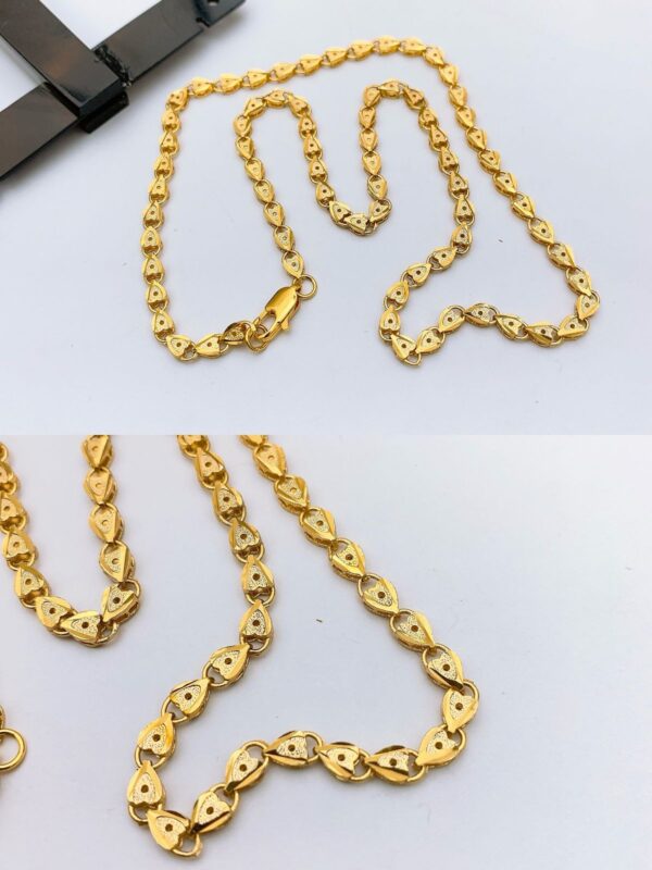 Imported chain in fine quality length 18 inches