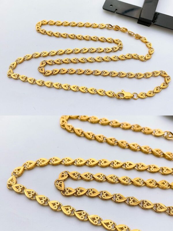 Imported chain in fine quality length 18 inches
