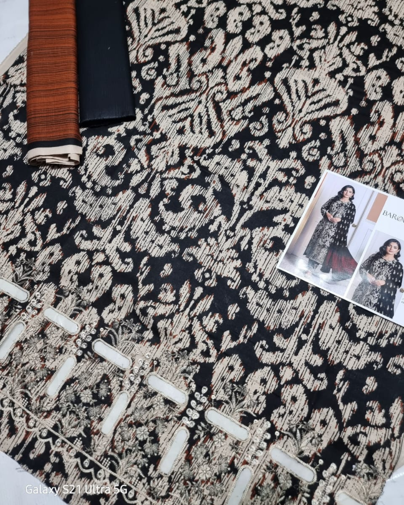 Khaddar Printed 3-Piece Suit - Image 3