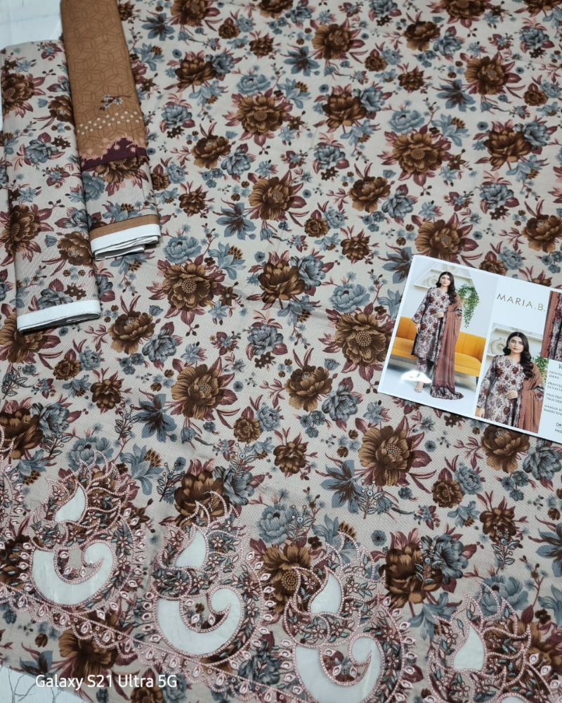 Khaddar Printed 3-Piece Suit - Image 2